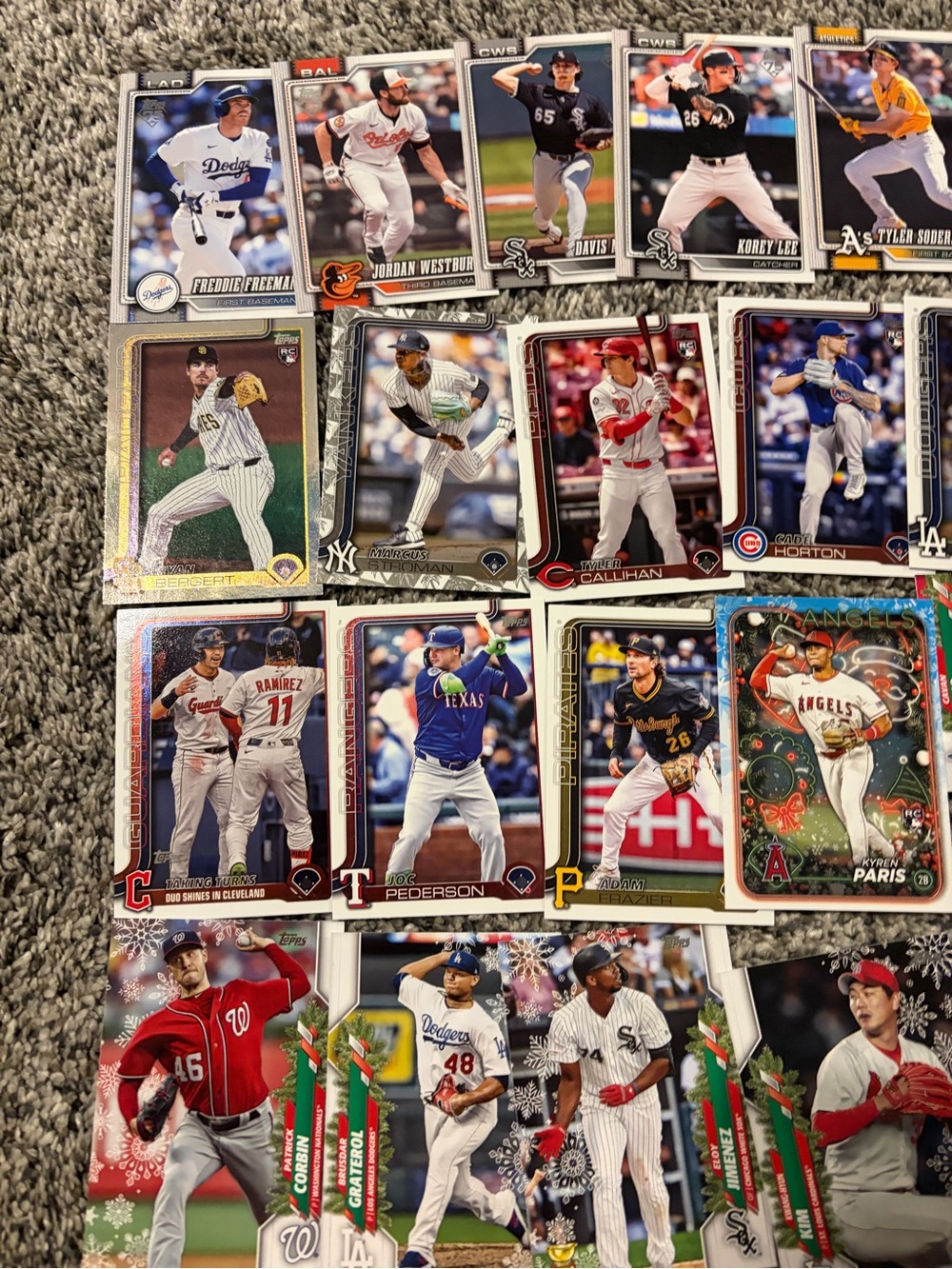 Lot of 89 - Topps 2021-2026 mixed years baseball cards with rookies - Picture 4 of 11